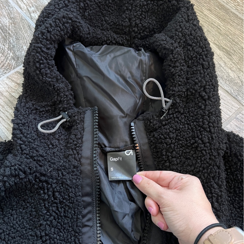 Gap Fit Women’s Sherpa Jacket, Black Zipper Closure, Size Small - Picture 10 of 10